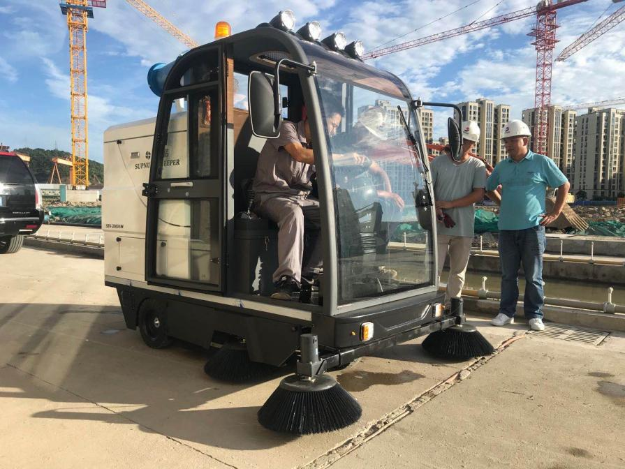 怒江龙海市电动清扫车：现代城市清洁的新解决方案